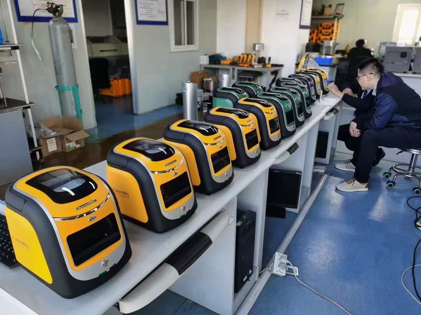 Cube100S (9).jpg Cube100S (9).jpg